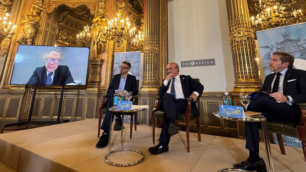 At the seminar ‘Towards the Ibero-American Summit’, RedCLARA’s Executive Director, Luis Eliécer Cadenas, presented BELLA as a concrete infrastructure for cooperation between Europe, Latin America and the Caribbean, capable of connecting knowledge, innovation and opportunities for development.